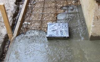 Особенности укладки тротуарной плитки на бетонное основание: пошаговое руководство